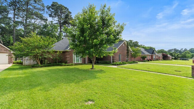 Building Photo - 4 Bedroom, 3 bathroom home in Pleasant Gro...