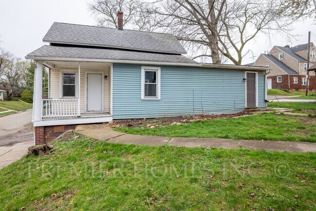 Foto del edificio - 3 Bed Home with Basement & Off-Street Parking – $1,395/mo