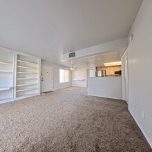 Building Photo - 8070 W Russell Rd