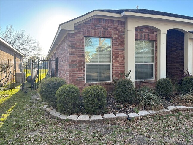 Foto del edificio - 10715 Lyndon Meadows Dr