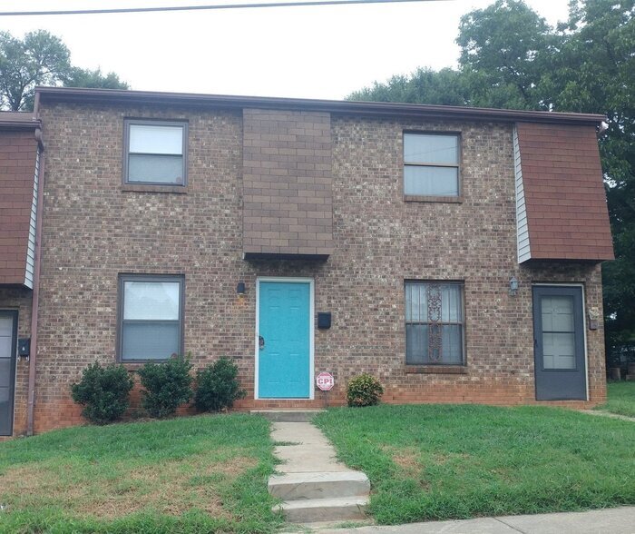 Primary Photo - 309 Cemetery St Unit D....2 BED 1.5 BATH T...