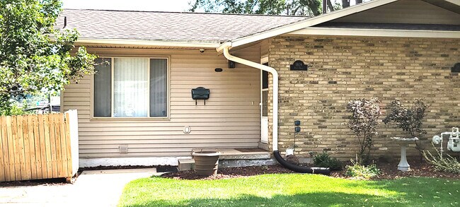 Foto del edificio - 1809 Reetz Rd