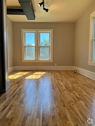 Building Photo - 1704 Tyler St NE