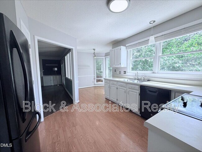 Foto del edificio - 106 Pointe Crest Ct