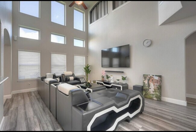 Building Photo - 5555 Casa Martin Dr