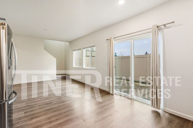 Foto del edificio - 3867 Roseparke Way