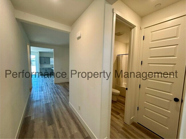 Building Photo - Spacious 5 Bed/3 Bath New Construction wit...