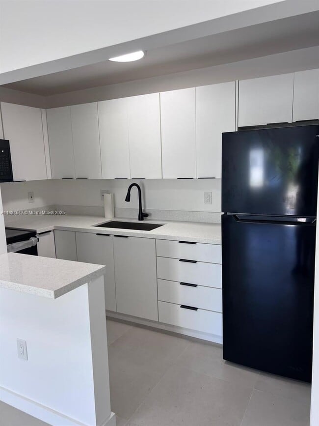 Building Photo - 7820 NE Bayshore Ct