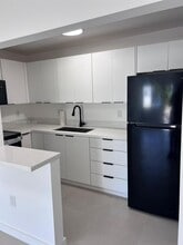 Building Photo - 7820 NE Bayshore Ct