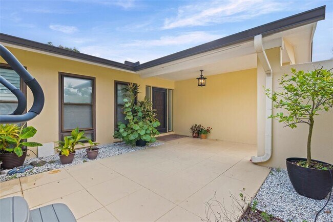 Building Photo - 7215 Westmoreland Dr