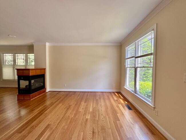 Foto del edificio - Beautifully maintained townhome on a priva...