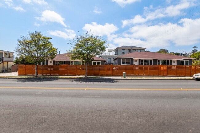 Building Photo - 240 28th St