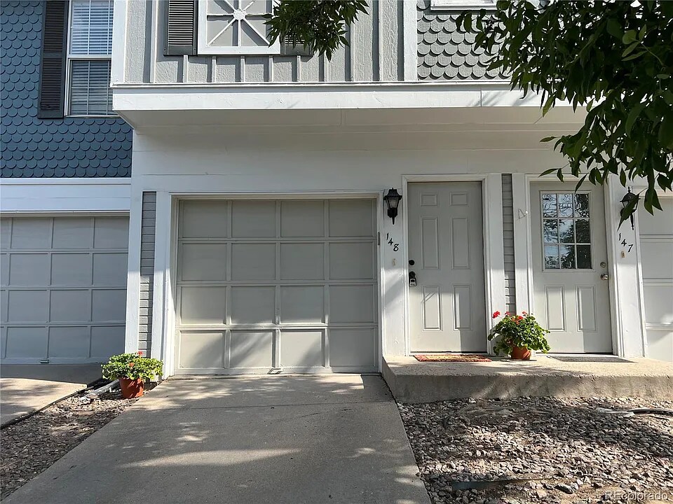 Foto principal - **Move in Specials, $$ off rent!* *Beautifully remodeled townhome near Cherry Creek Trail!