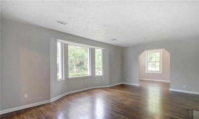 Building Photo - Exceptional Eastside Bungalow
