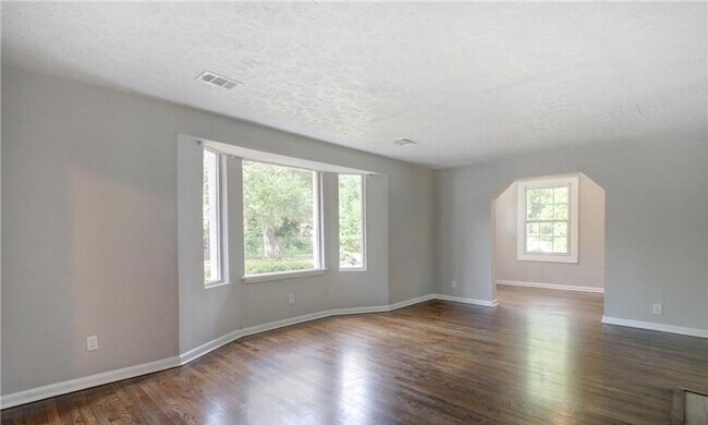 Foto del edificio - Exceptional Eastside Bungalow