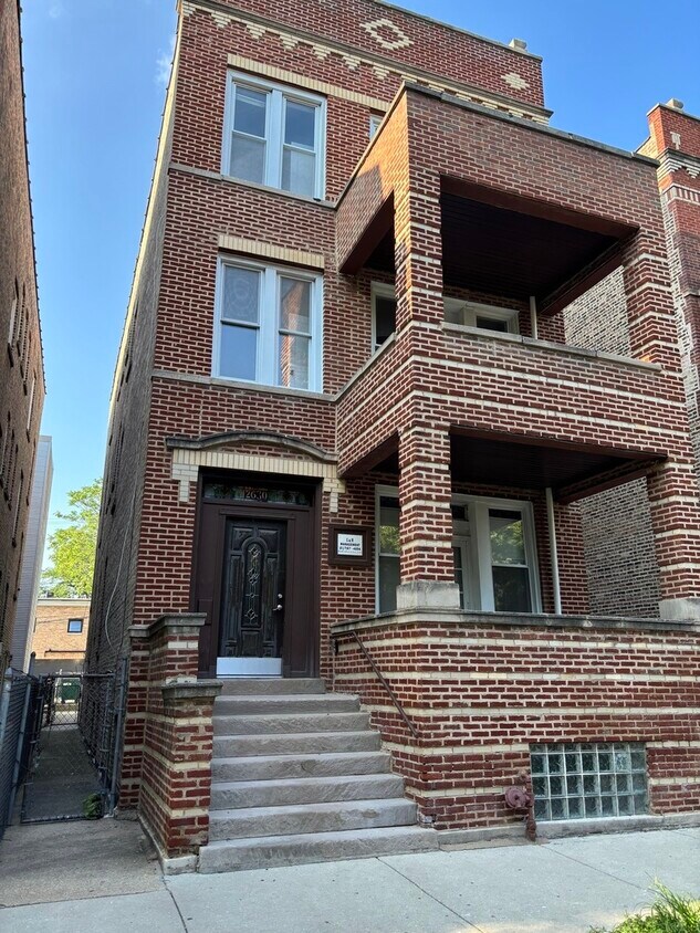 Foto principal - 2630 W Iowa St