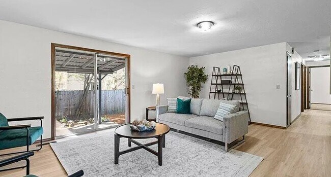 Foto del edificio - 530 NW Oak Ave