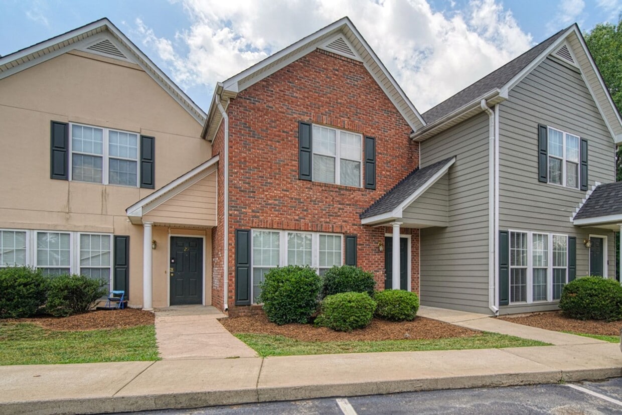 Primary Photo - Freshly Renovated 2 BR, 2.5 BA Townhome Ce...
