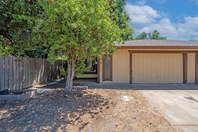 Building Photo - 4830 Suncrest Way
