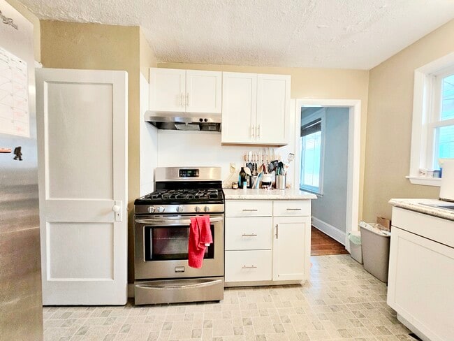 Building Photo - 44 Day St