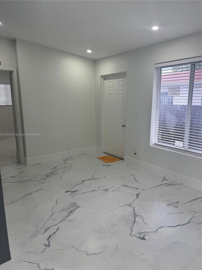 Foto del edificio - 4315 NW 24th Ave