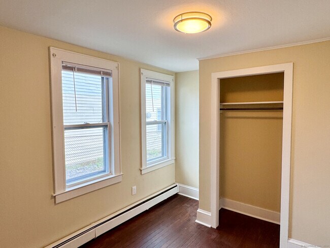 Building Photo - 132 N Elm St