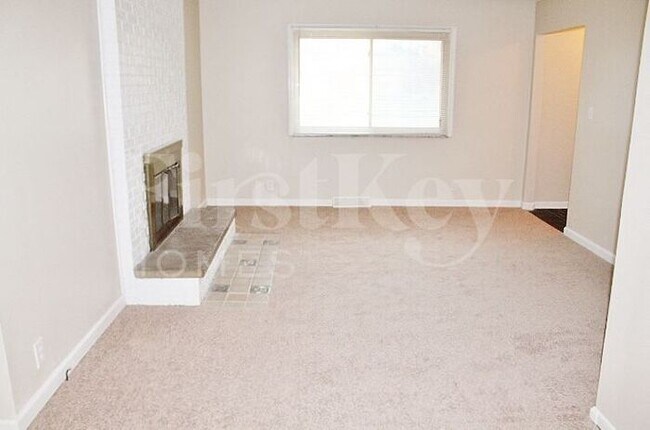 Building Photo - 1307 Malvina Ave