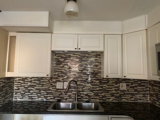 Foto del edificio - 1365 Powell Rd