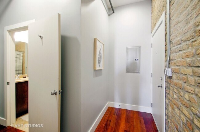 Foto del edificio - 3133 N Lakewood Ave