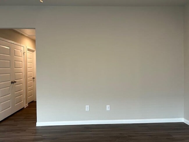 Building Photo - 946 Luke Darrell Dr