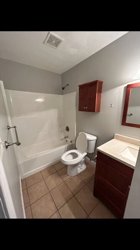 Primary Photo - 231 W Balview Ave