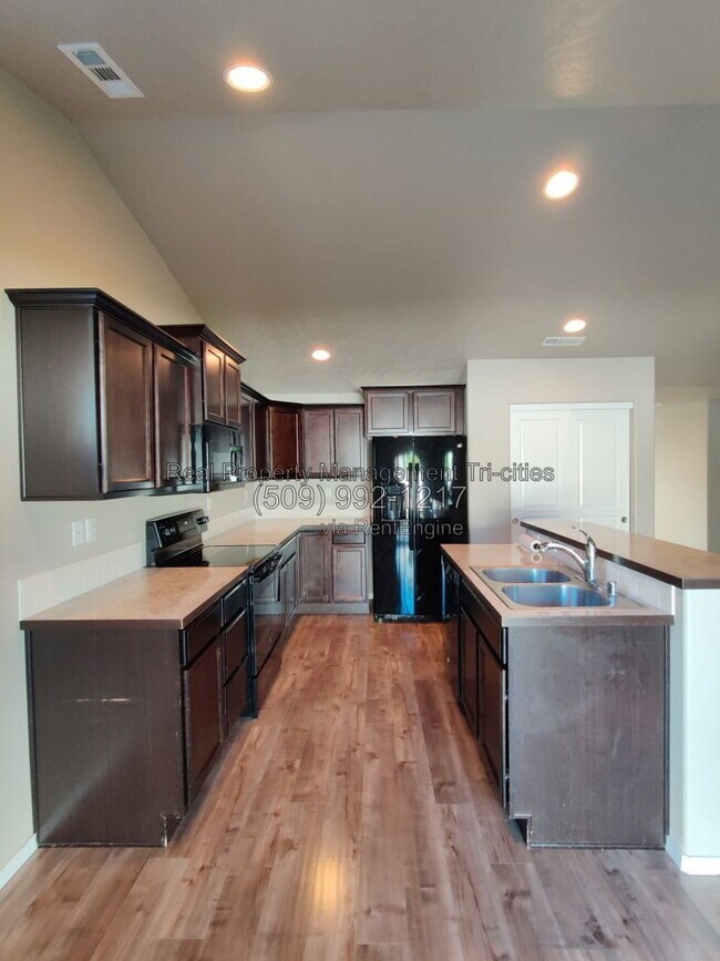 Building Photo - 2933 Bellerive Dr