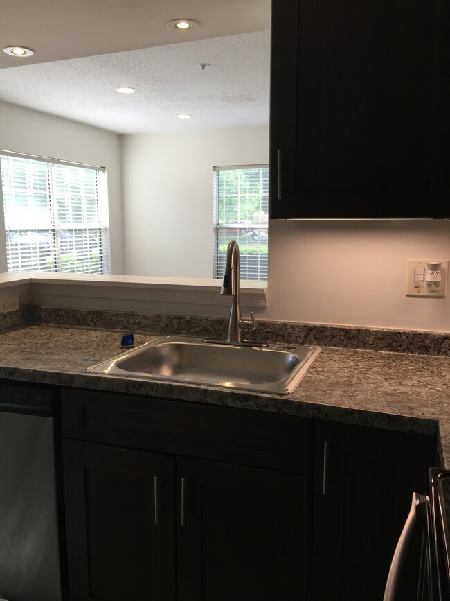 Foto del edificio - 10400 Westridge Dr