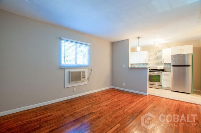 Foto del edificio - 767 Greenwood Ave NE
