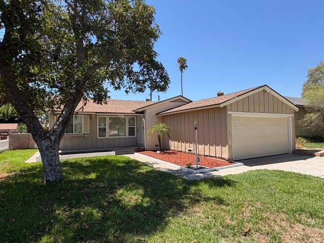 Building Photo - 3552 N Alameda Ave