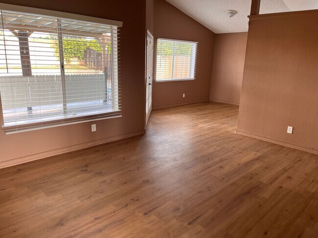 Foto del edificio - 24418 Electra Ct