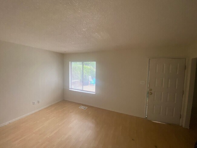 Building Photo - 6660 Peppermint Dr