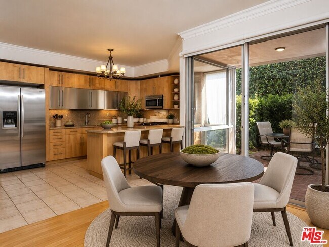 Foto del edificio - 318 N Maple Dr