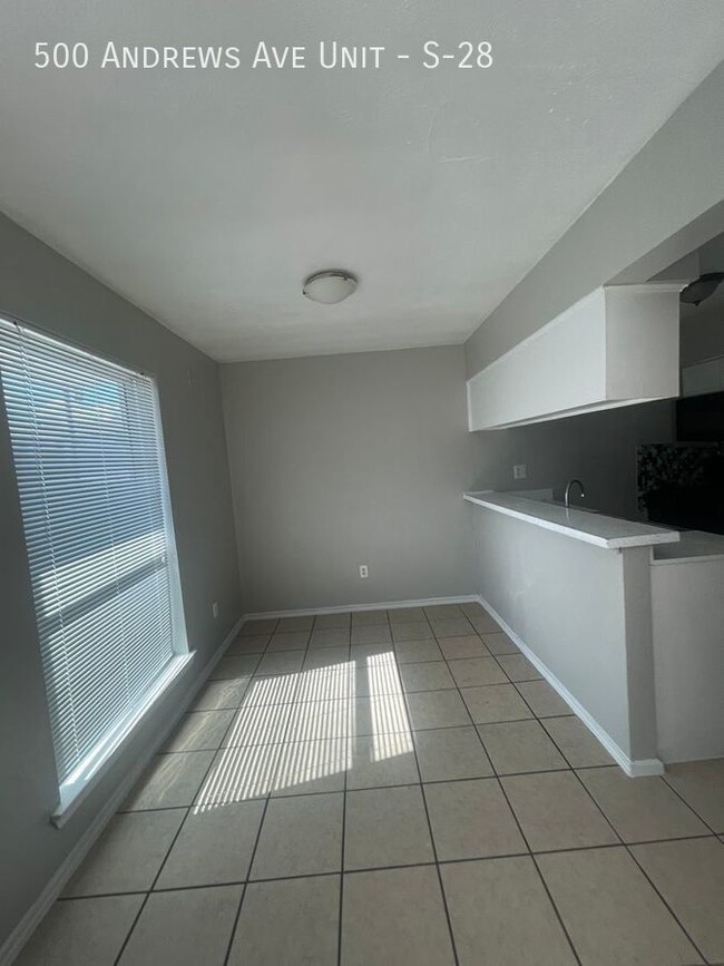 Foto del edificio - Now leasing - ask about our move-in specials