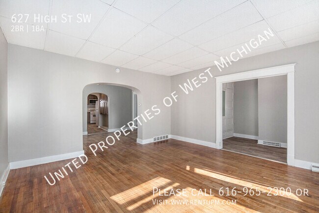 Building Photo - Available Now |2 Bed 1 Bath Lower Level Ap...