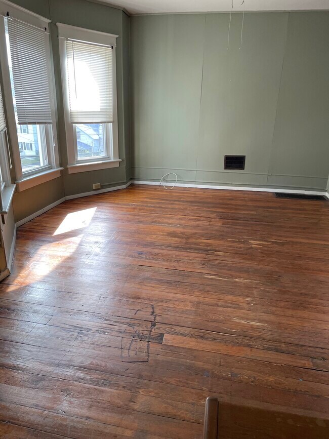 Building Photo - 1105 Hutton St