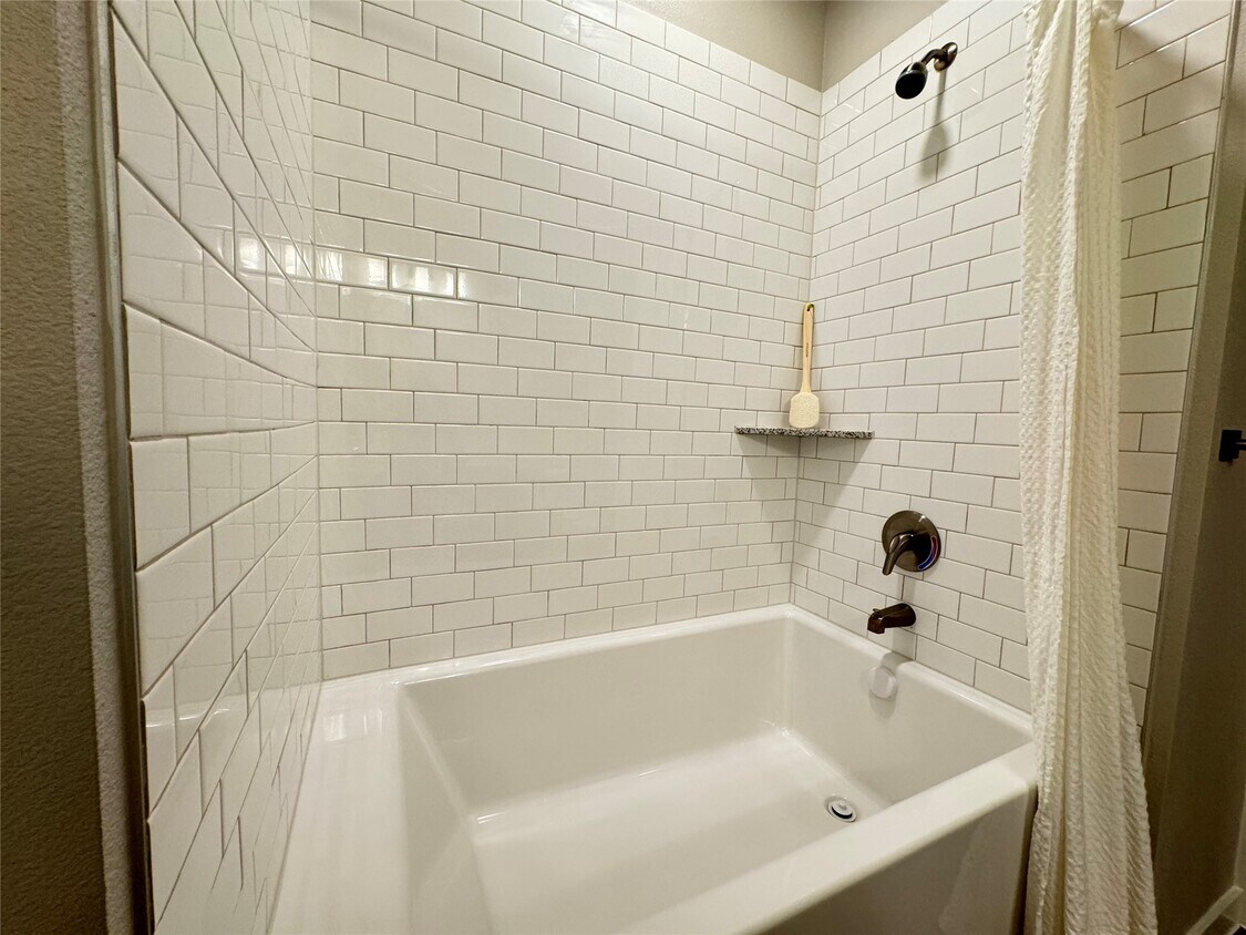 Foto principal - 18300 Marvelous Pl