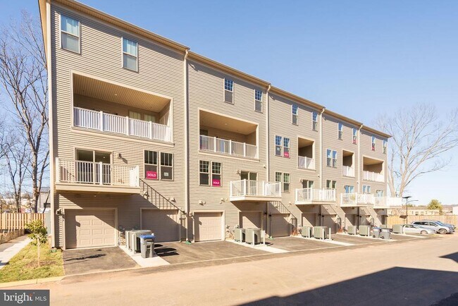 Foto del edificio - 717 THOMAS Ln