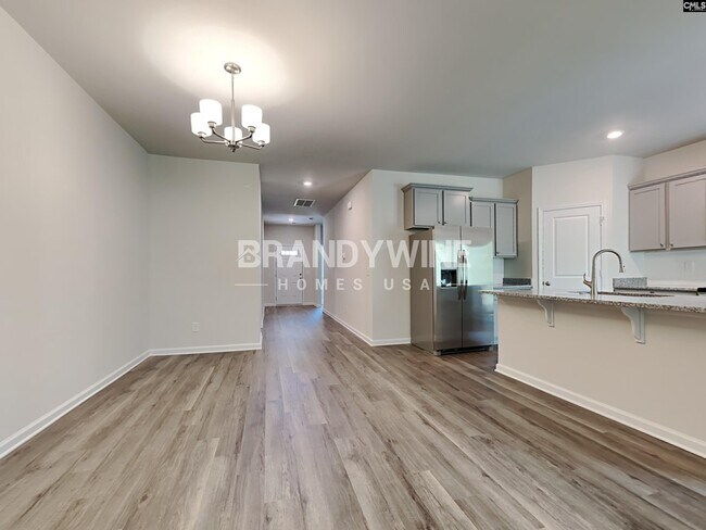 Building Photo - 581 Glenmanor Dr