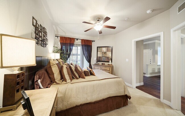 Interior Photo - River Pointe