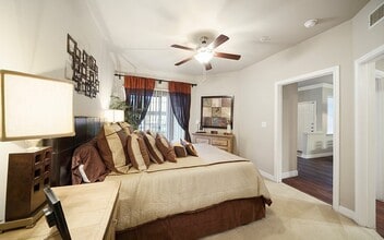 Interior Photo - River Pointe