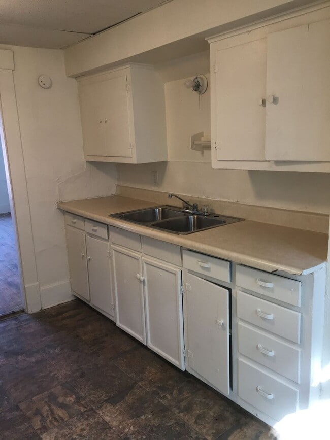 Building Photo - 1430 SW Polk St