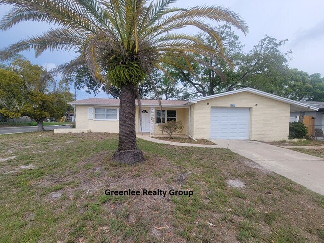 Building Photo - Spacious 3 bed, 2 bath home with fenced yard, screened porch, and oversized garage just minutes f...