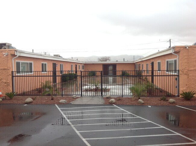 Foto del edificio - 22129 Tehama Rd