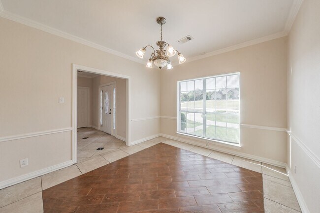 Foto del edificio - Spacious 5 Bedroom Home with Walk-Out Base...